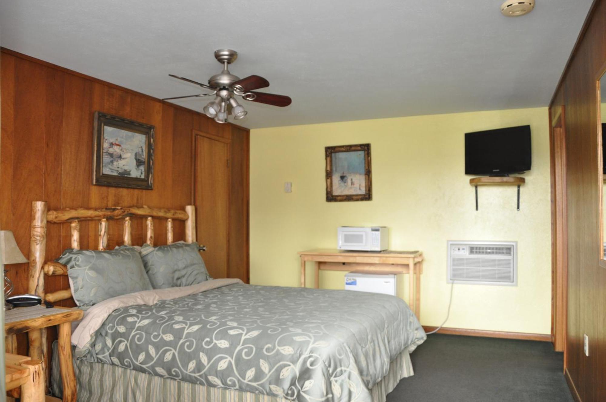 Long Holiday Motel Gunnison Room photo